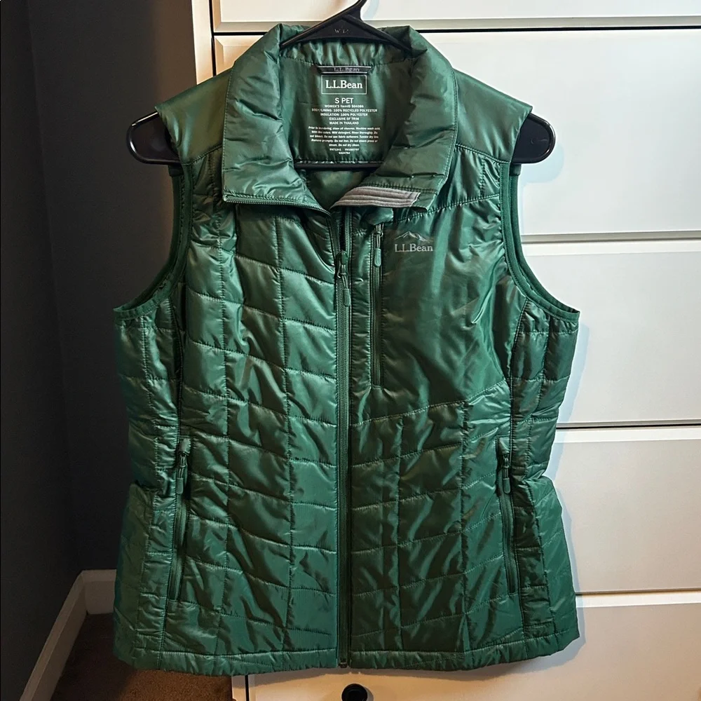 L.L. Bean Women's Emerald Quilted Vest - Picture 1 of 3